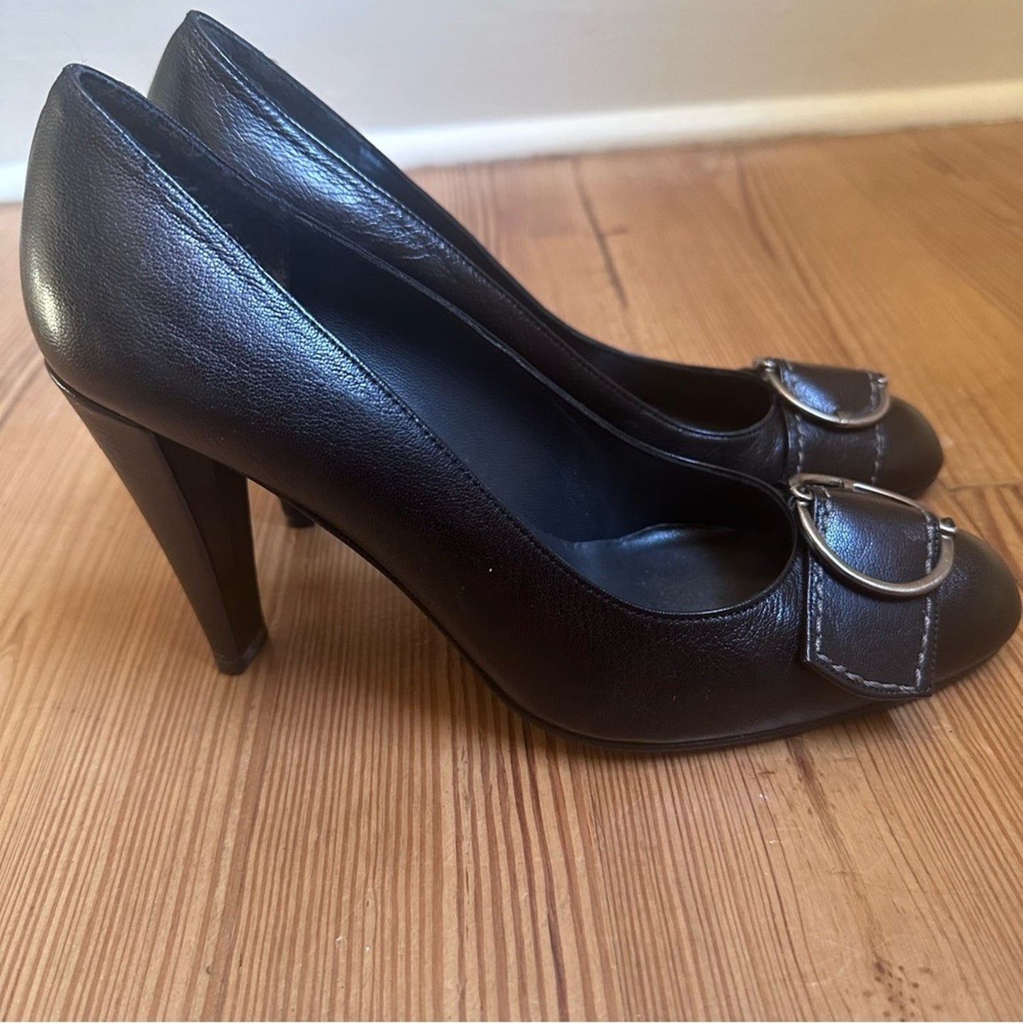 Stuart Weitzman black leather silver buckle accent heels SIZE 8