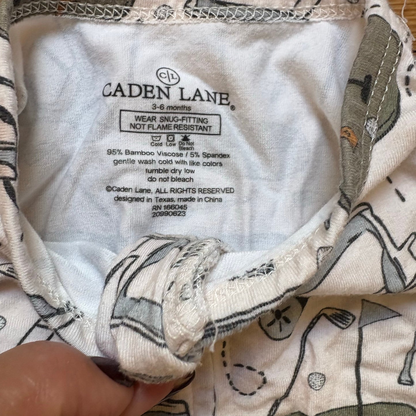 Caden Lane cream golf graphic full zip bamboo footed baby pajamas SIZE 3-6M
