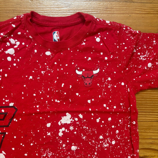 NBA Chicago Bulls red white splatter paint short sleeve boys shirt SIZE S