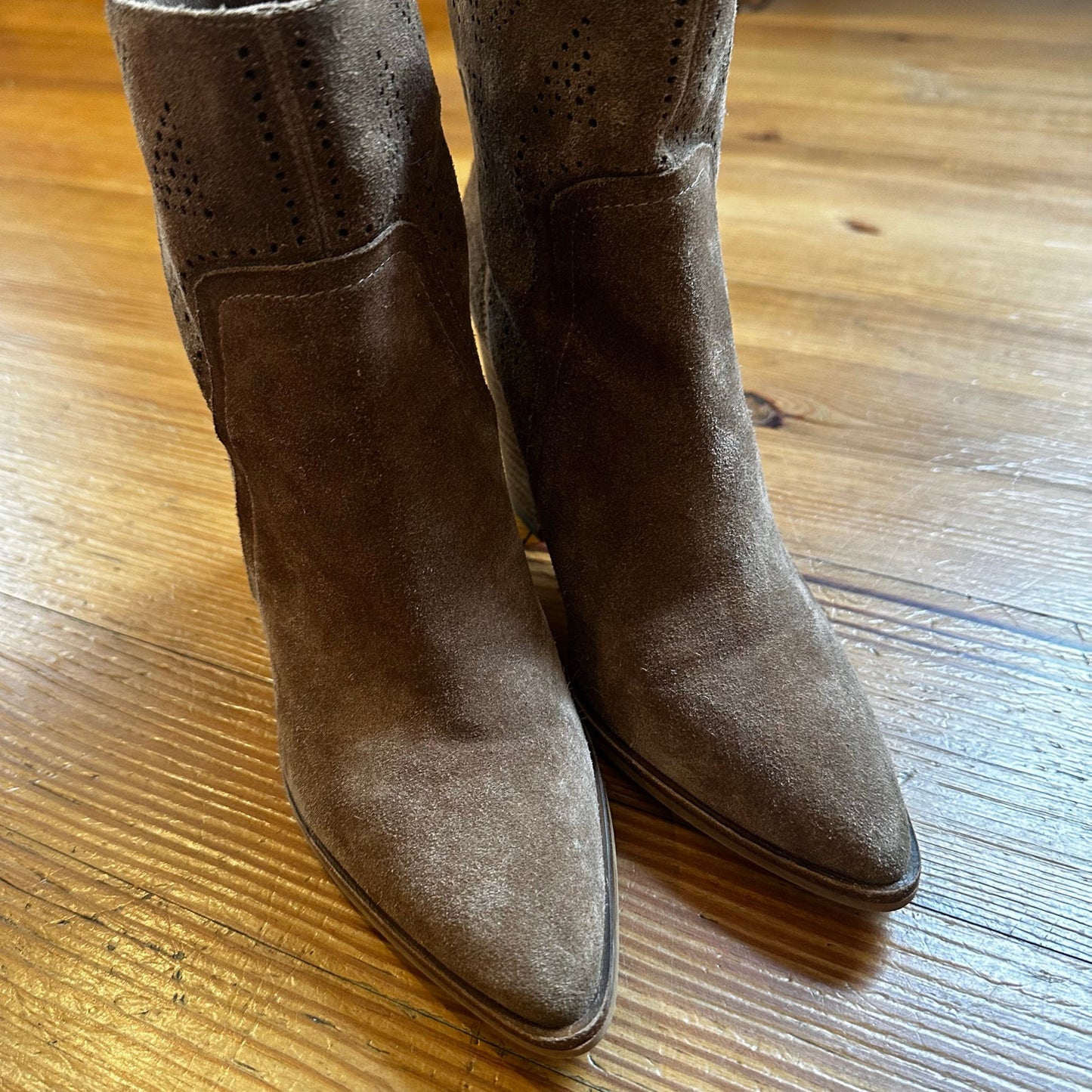 Vince Camuto brown heeled pointed toe ankle boots SIZE 8