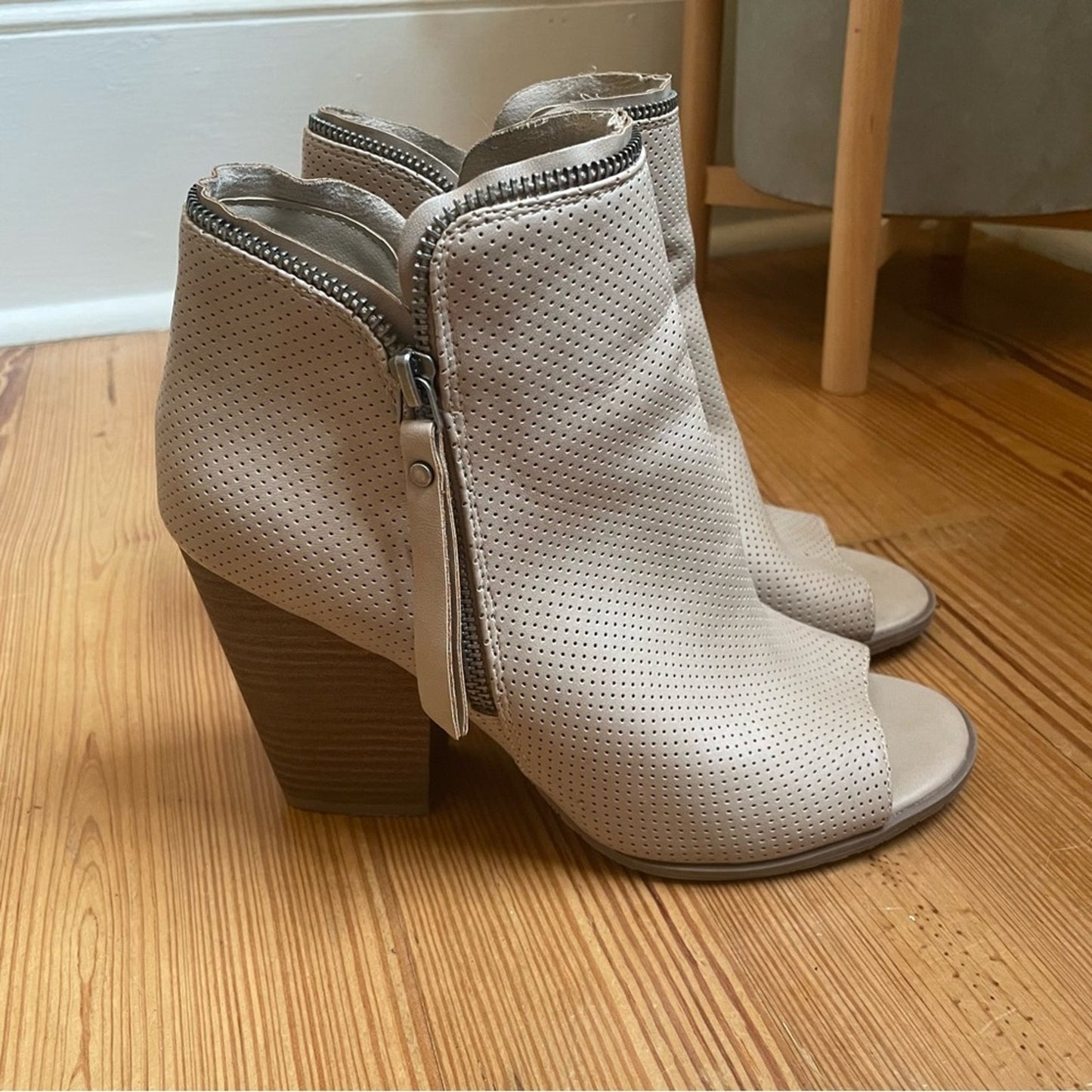 Dolce Vida faux leather beige heeled peep toe bootie SIZE 8.5