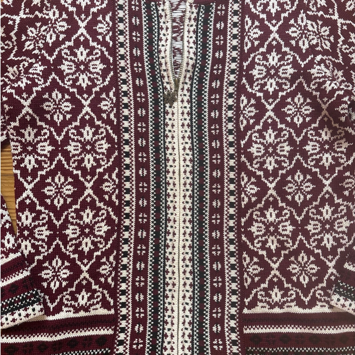 Appleseeds red white winter snowflake pattern full zip womens sweater SIZE MP