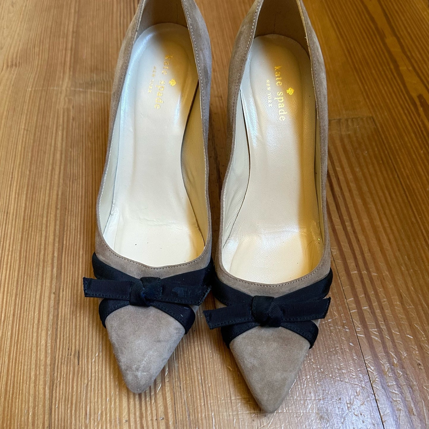 Kate Spade nude suede bow pointed toe pumps SIZE 9.5B