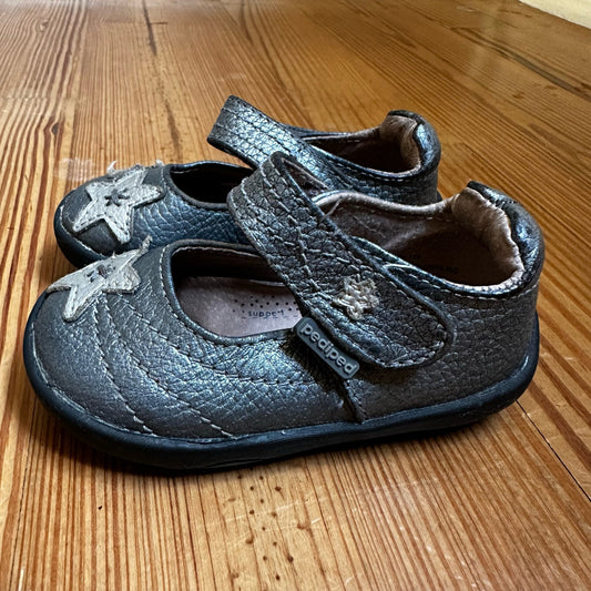 Pediped grip 'n' go leather starlite pewter gray star mary jane shoes SIZE 4/4.5