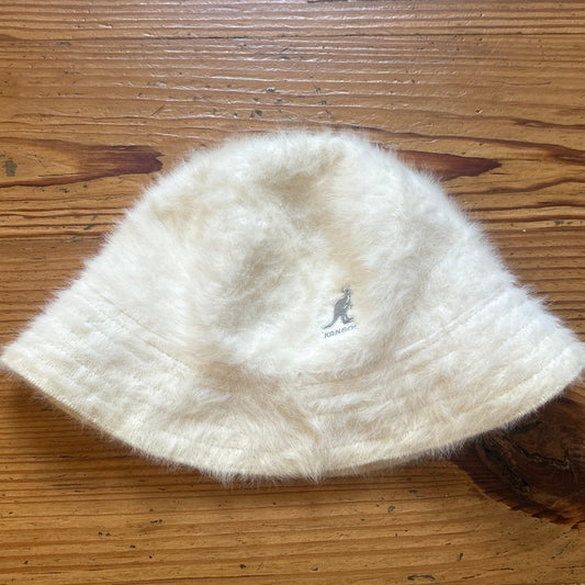 Kangol y2k white fuzzy warm fitted angora bucket hat SIZE L