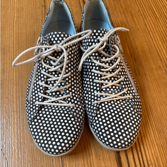 Cloud Aika white black polka dot zip side low top sneakers SIZE 7