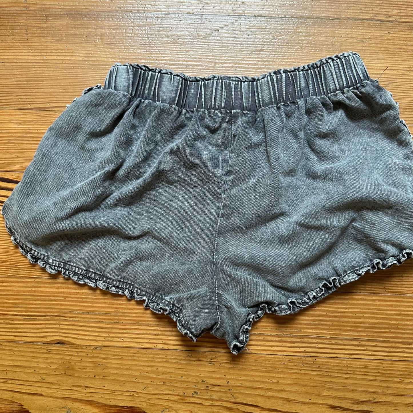 Mustard Seed gray ruffle hem elastic waistband shorts SIZE S