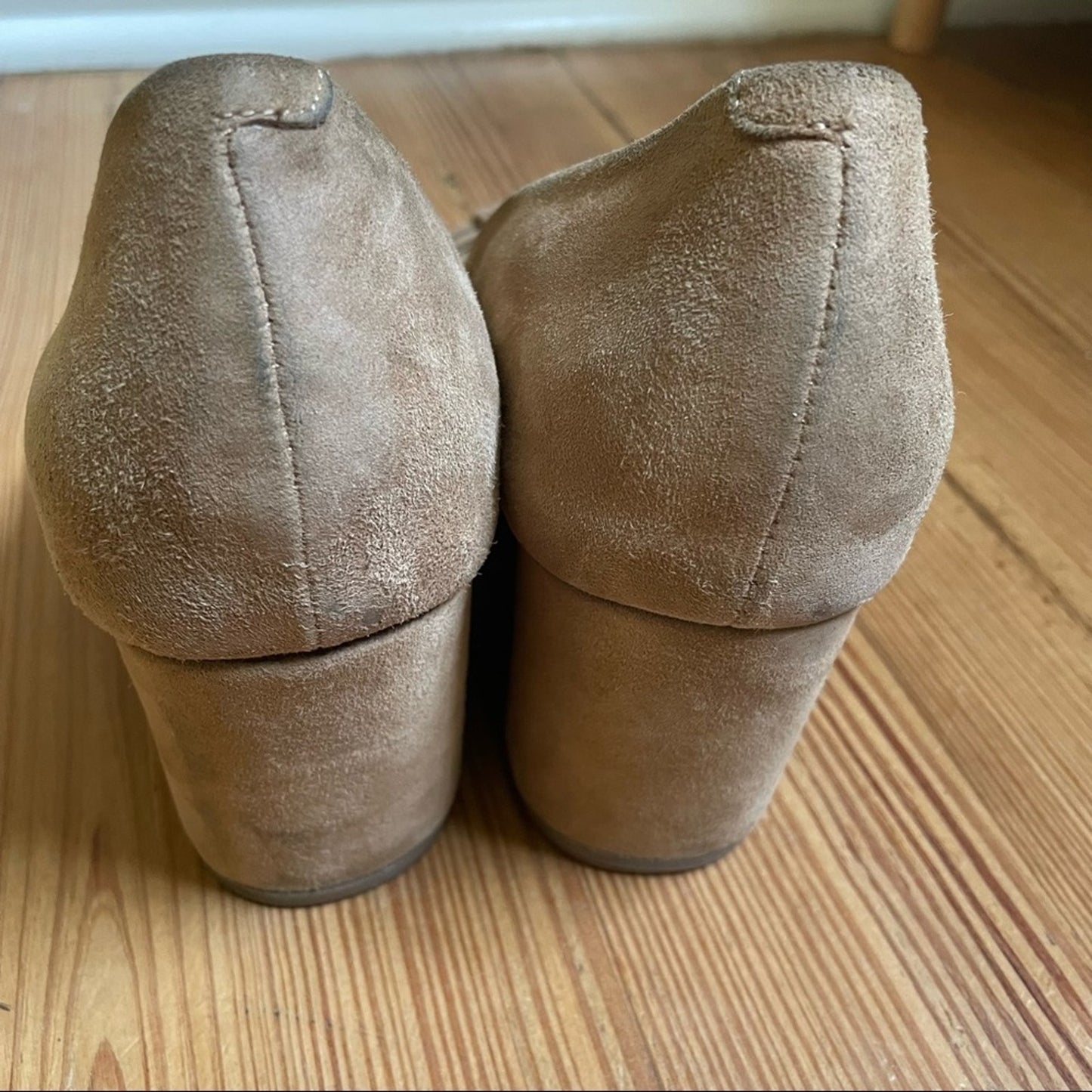 Gentle Souls Gabe's bow buckle tan suede wedge SIZE 9.5M