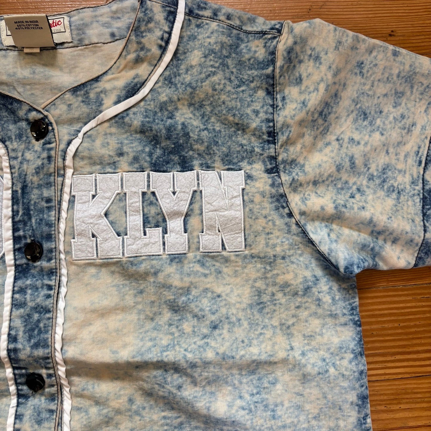 Authentic Thrill acid wash Brooklyn 01 button up short sleeve jersey SIZE L