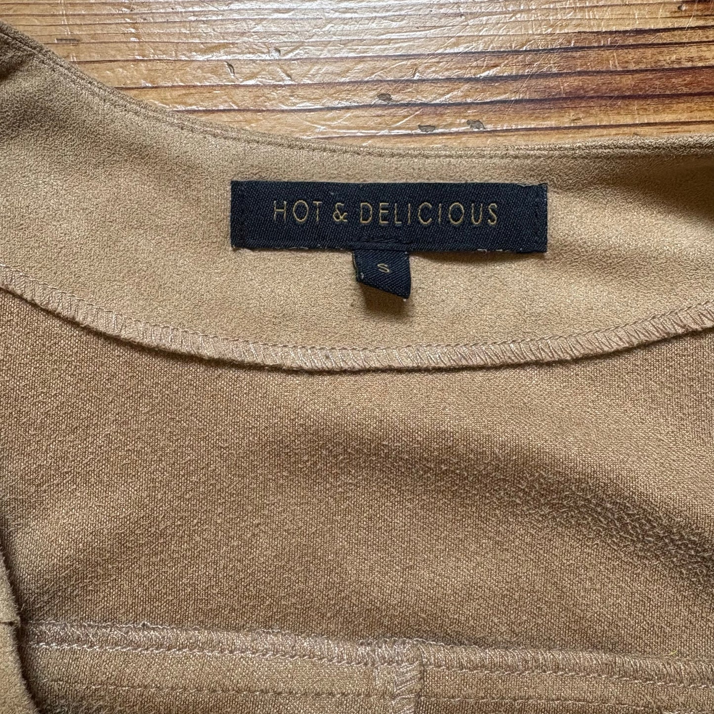 Hot & Delicious faux suede beige fringe cropped open womens jacket SIZE S