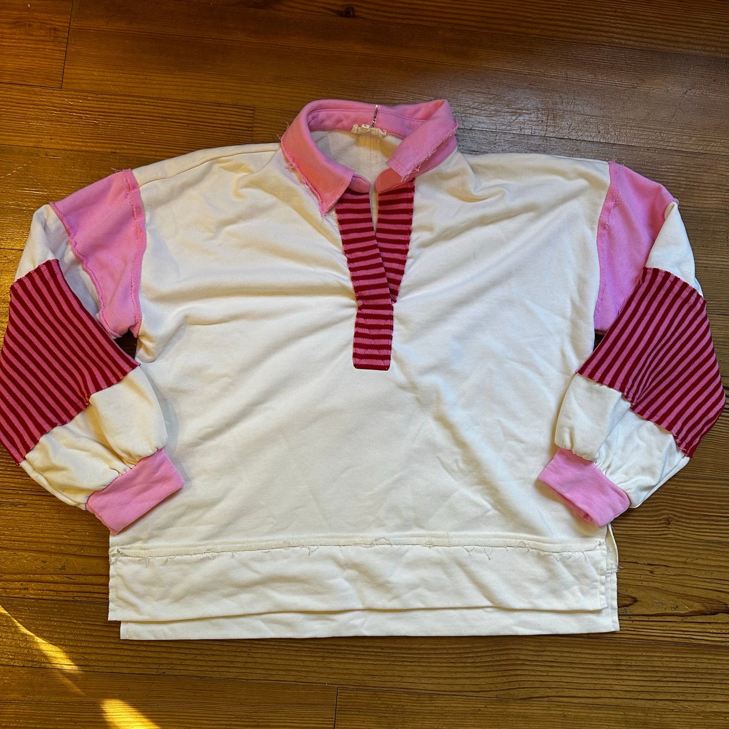Entro white red pink oversized collar distressed cropped sweatshirt SIZE L