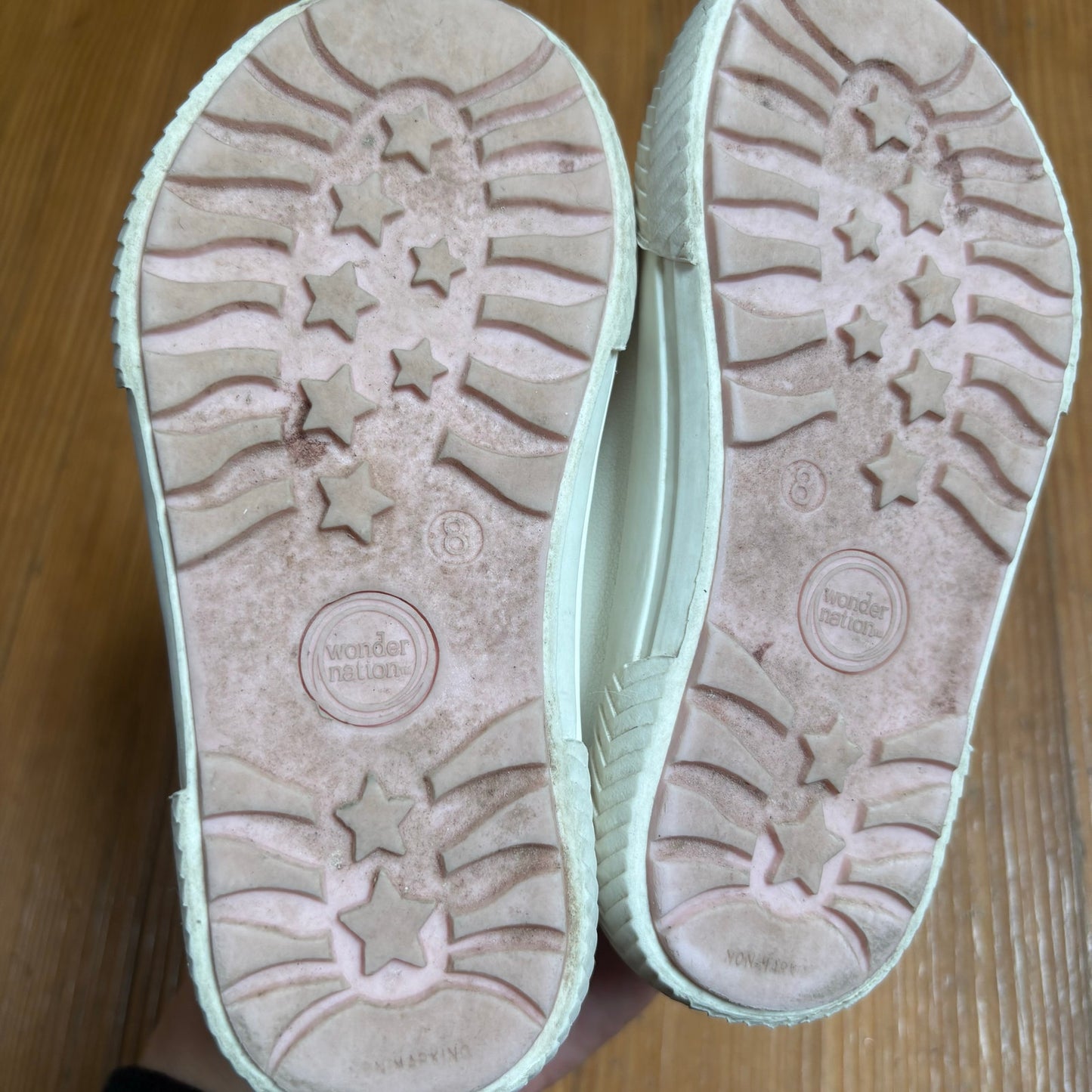 Wonder Nation white leather heart rainbow patch low top sneakers SIZE 8