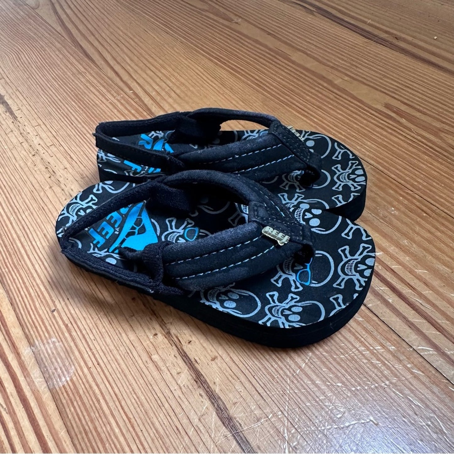 Reef skull heel strap black blue flip flops SIZE 3 NEW