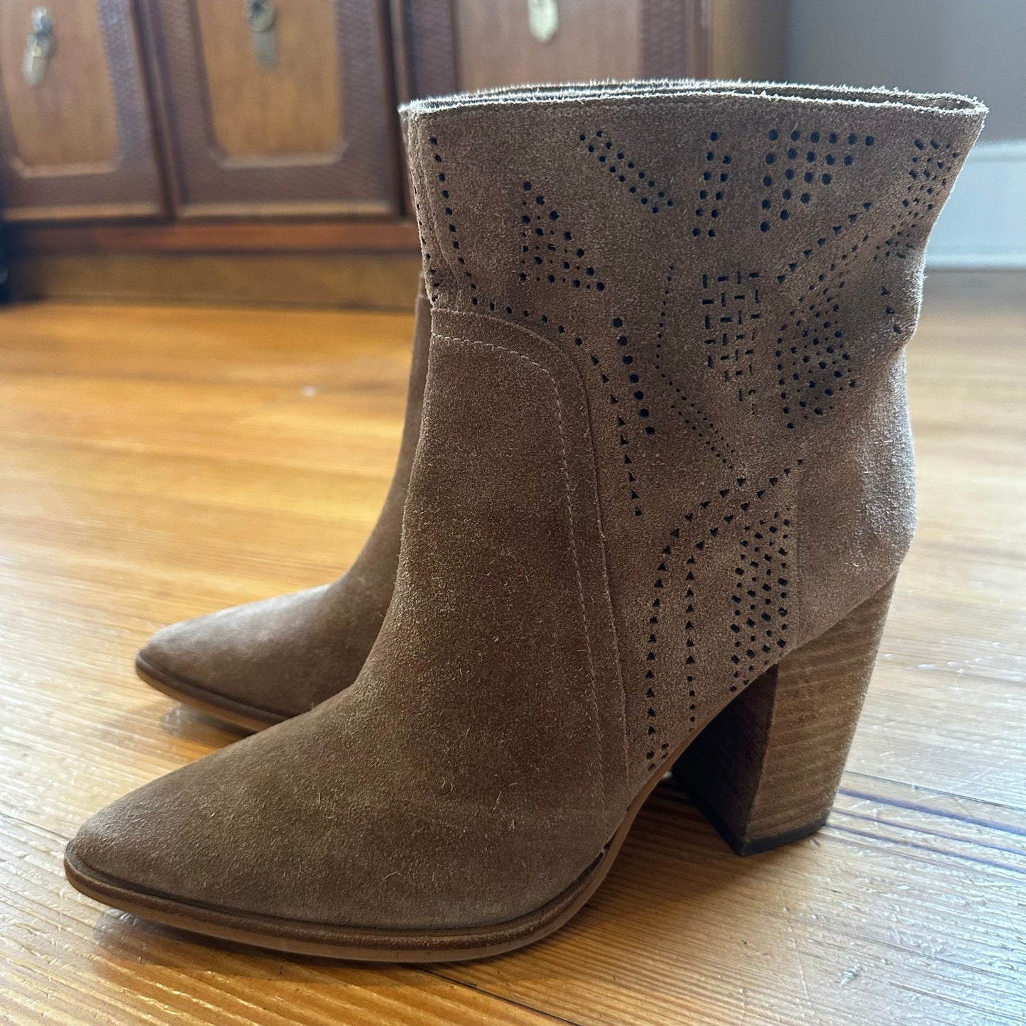 Vince Camuto brown heeled pointed toe ankle boots SIZE 8