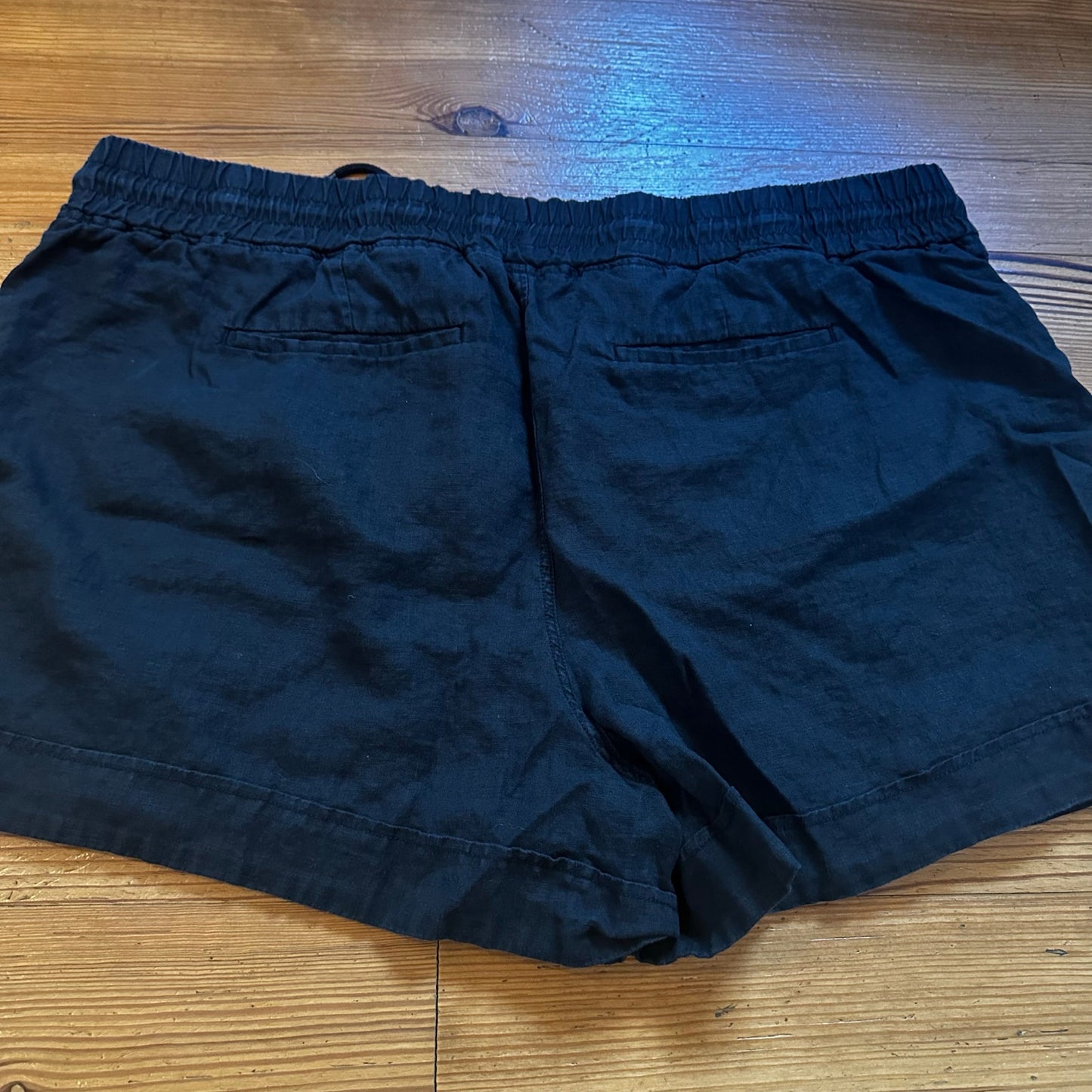 Athleta black elastic waistband linen cargo plus shorts SIZE 26