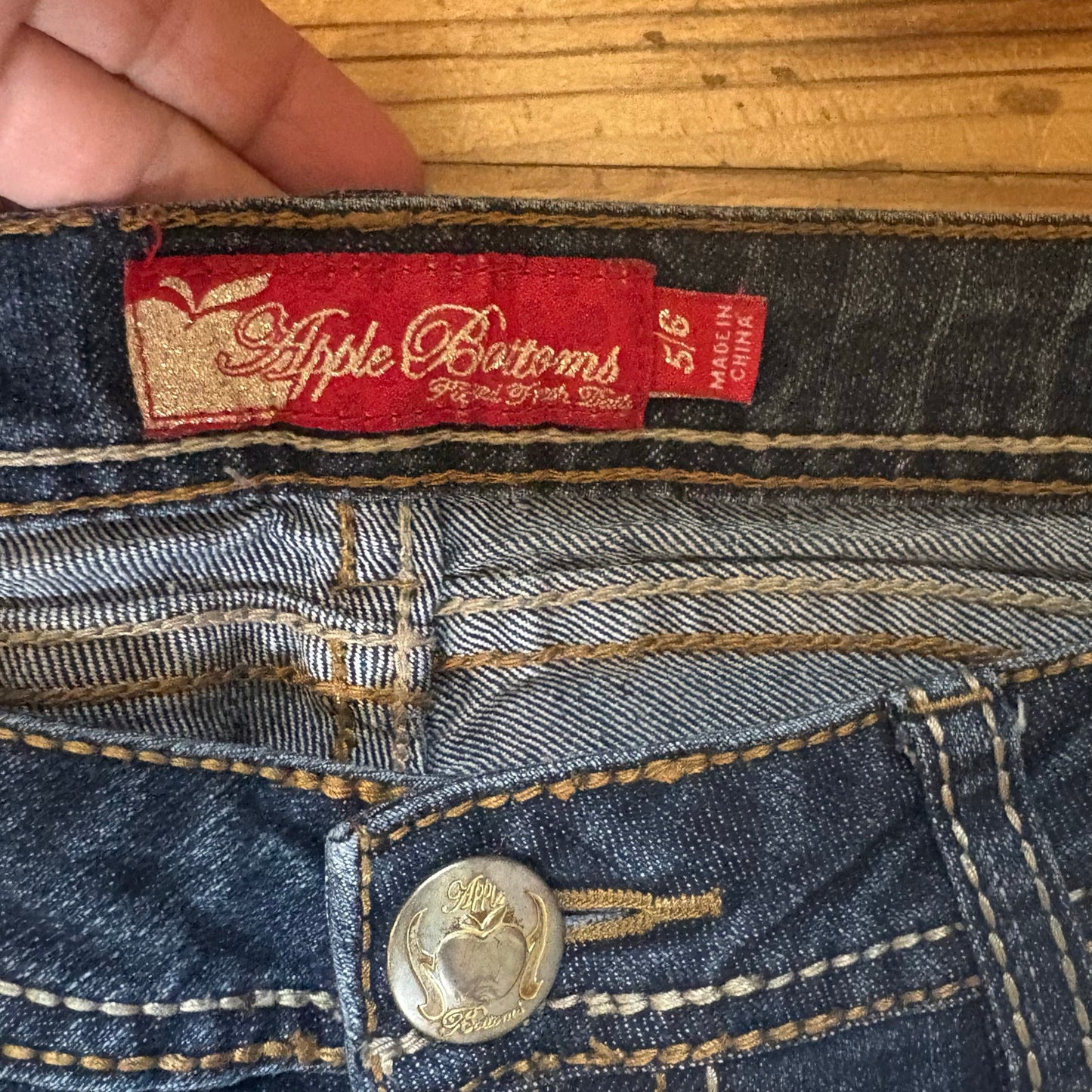 Apple Bottoms dark wash y2k gold apple pockets skinny womens jeans SIZE 6