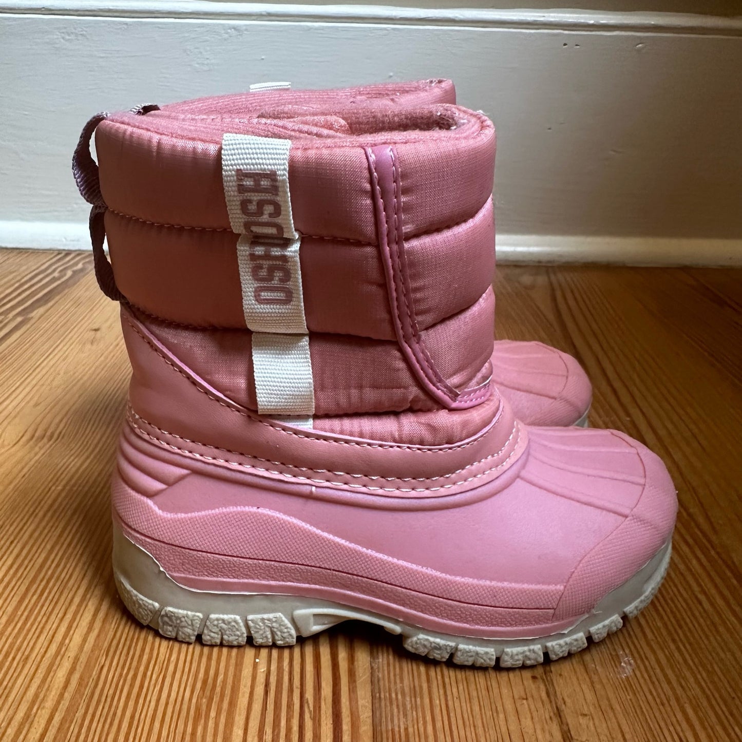 Oshkosh pink rubber sole lined waterproof snow boot SIZE 8