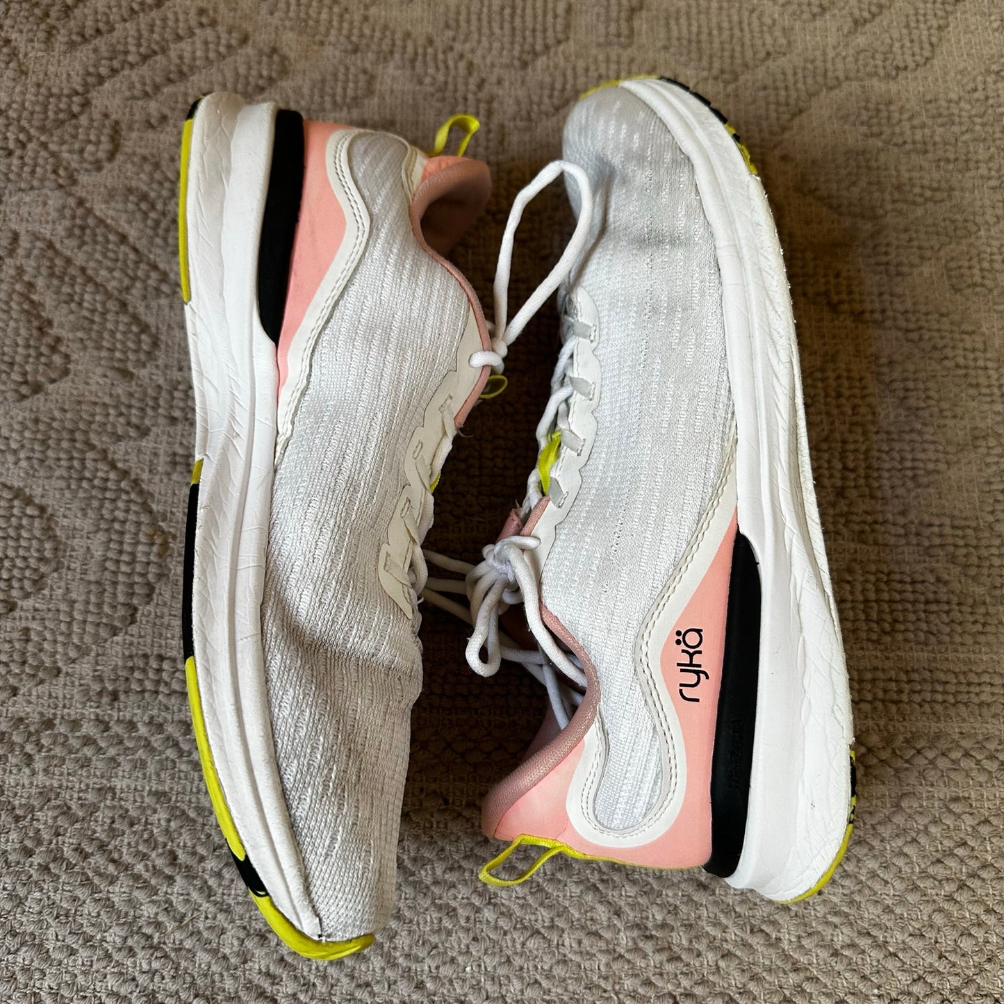 Ryka Myriad white lightweight fabric walking sneaker SIZE 8M
