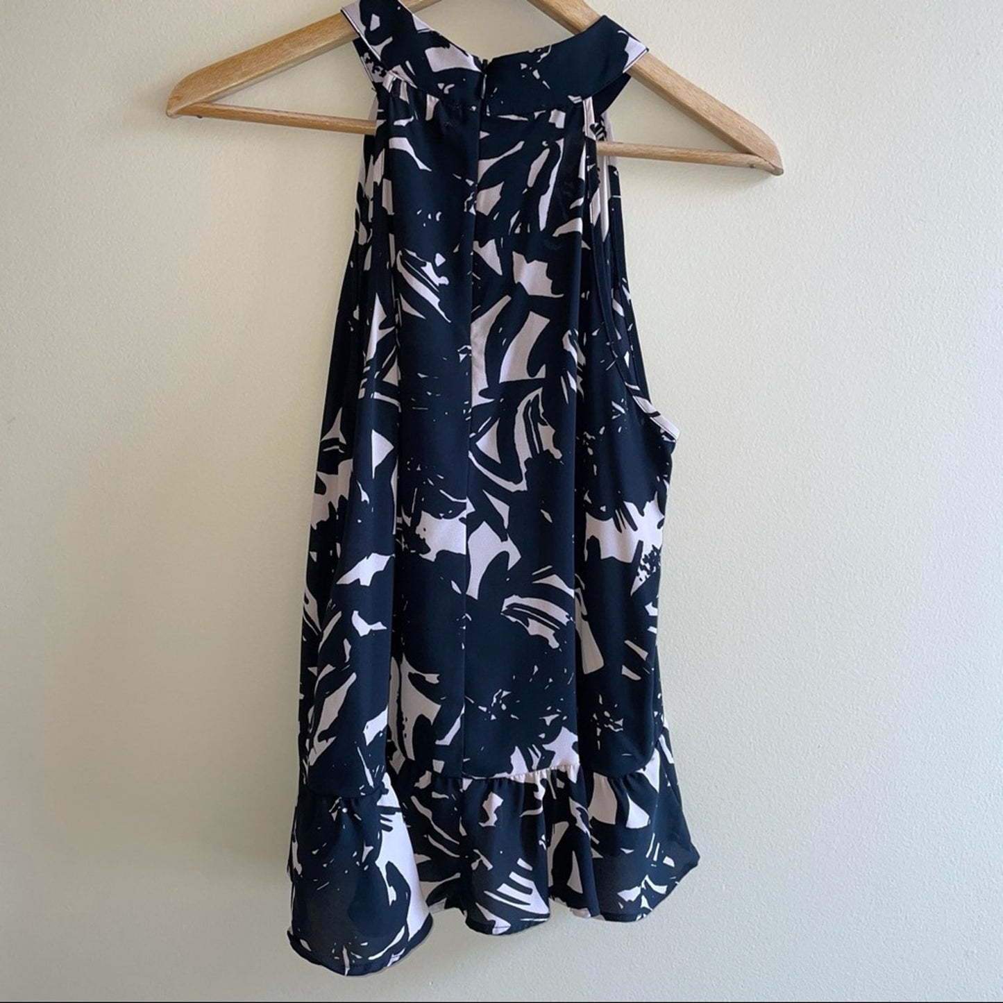 Eight Sixty ruffle crop halter SIZE S