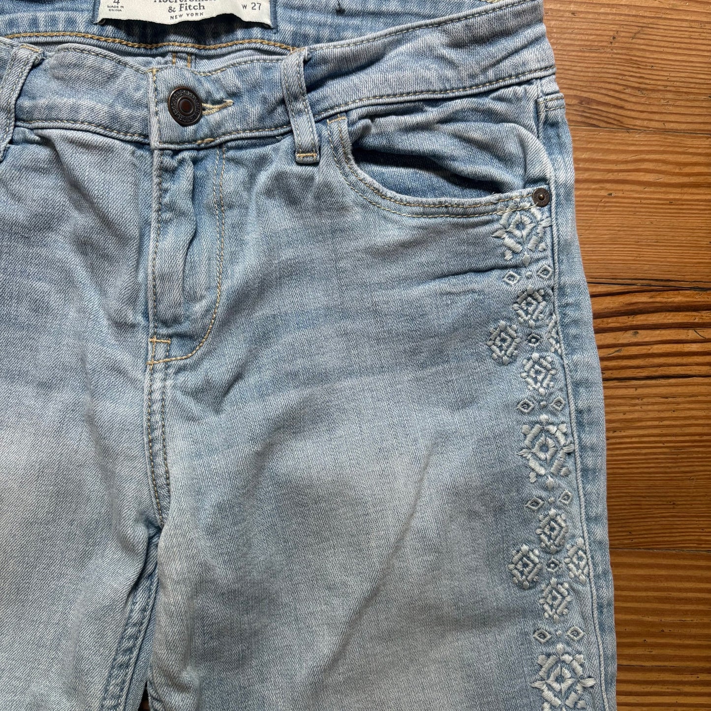 Abercrombie & Fitch light blue jean geometric pattern skinny jean SIZE 4