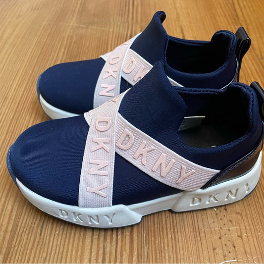 DKNY Maddie stretch logo sneaker SIZE 7