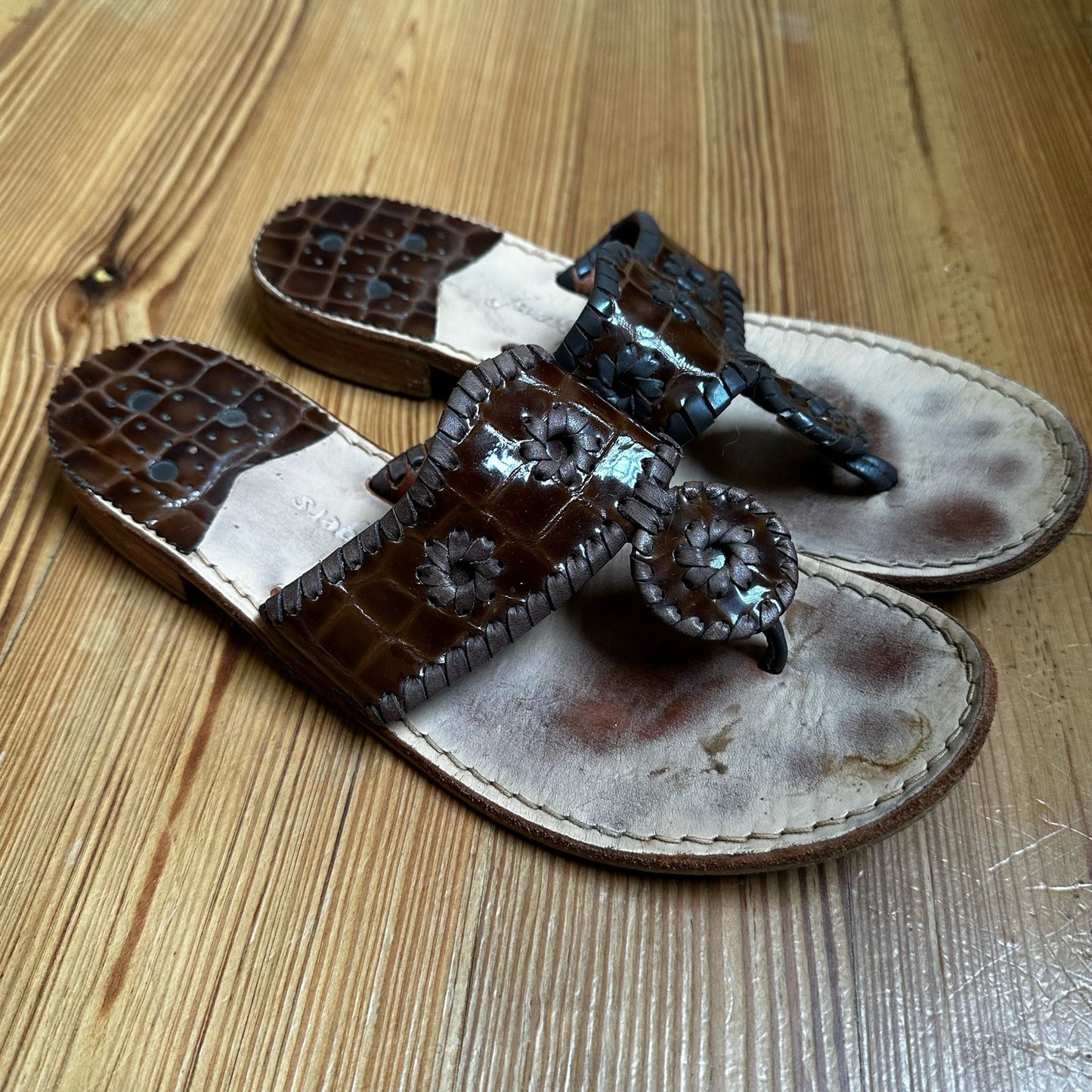 Jack Rogers brown croc design patent leather thong sandal SIZE 8