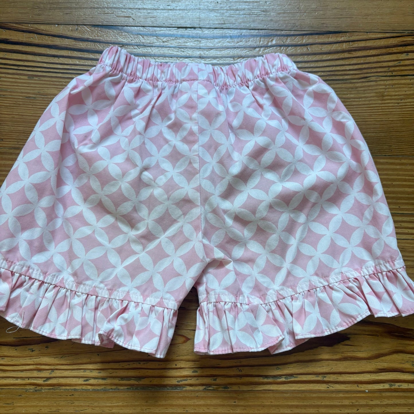 Shrimp & Grits Kids pink geometric ruffle trim girls shorts SIZE 2T