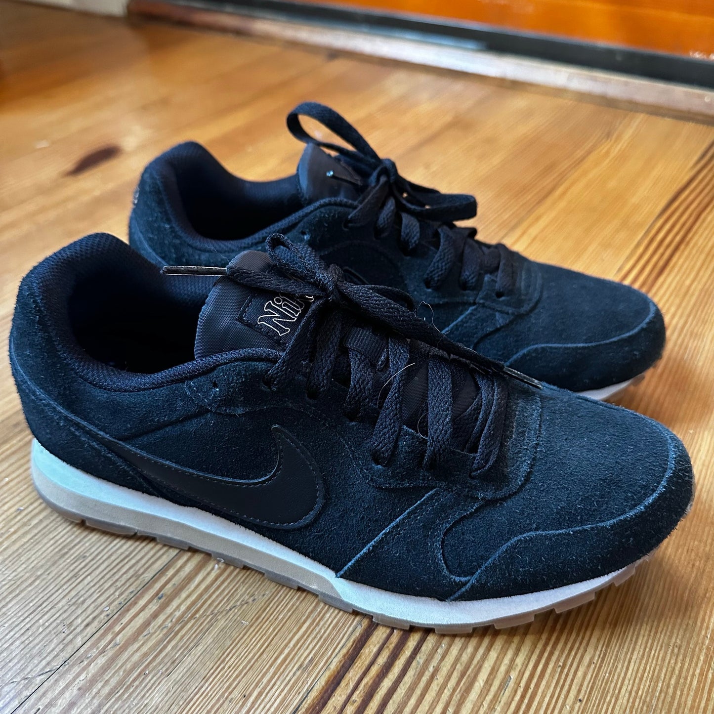 Nike Move It black suede low top lace sneakers SIZE 9