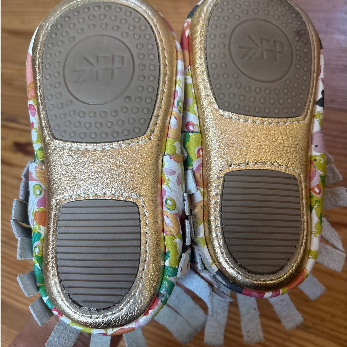 Fresh Produce white colorful floral soft sole baby moccasins SIZE 7