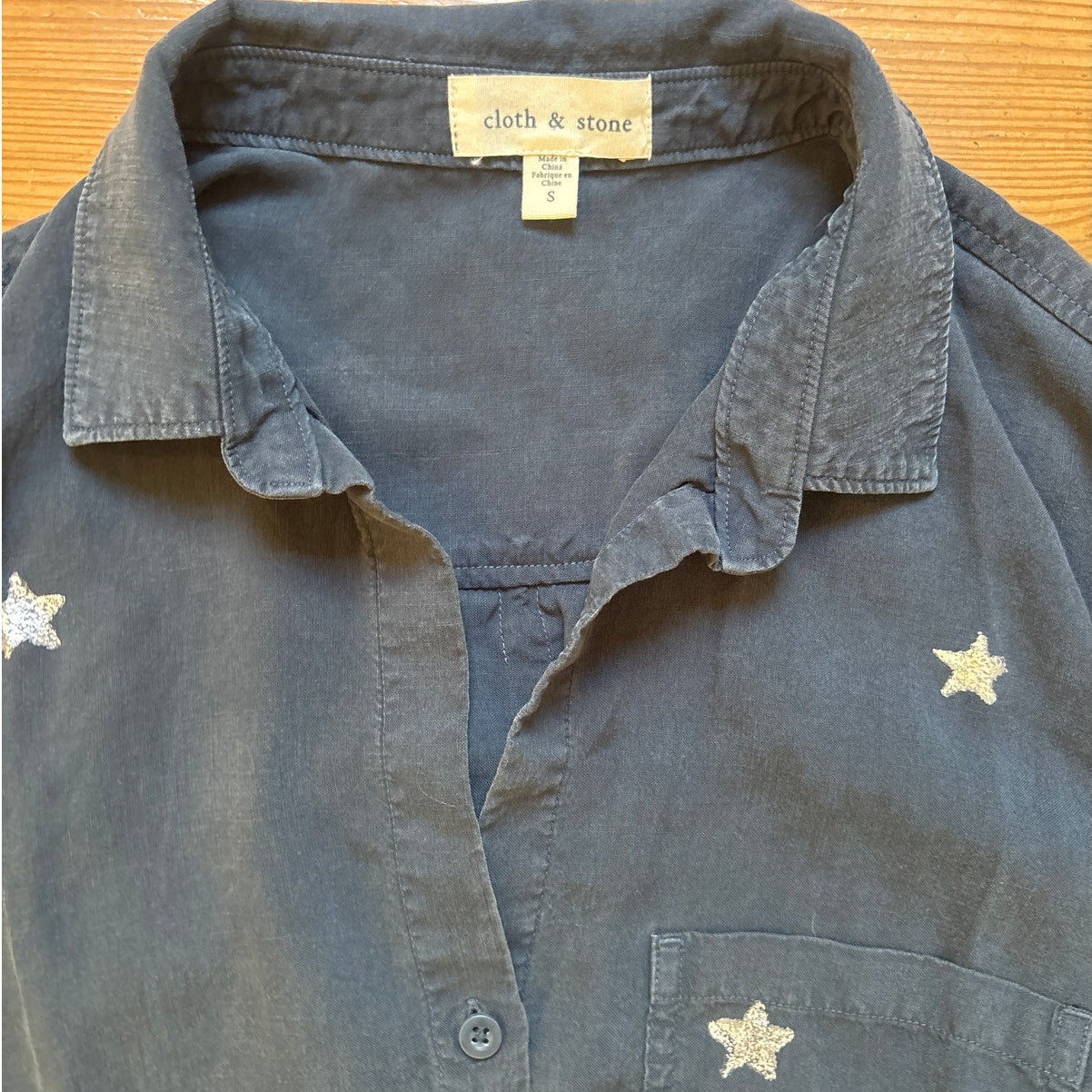 Cloth & Stone blue silver star plunge neckline button long sleeve shirt SIZE S