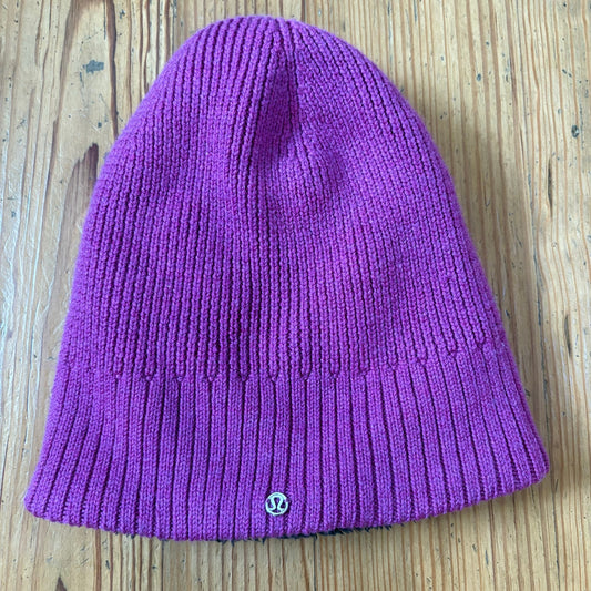 Lululemon purple black fleece merino wool lined womens beanie hat