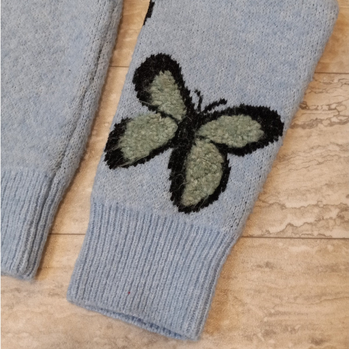 Debut sky blue buttery pattern knit crew cropped sweater SIZE S/M