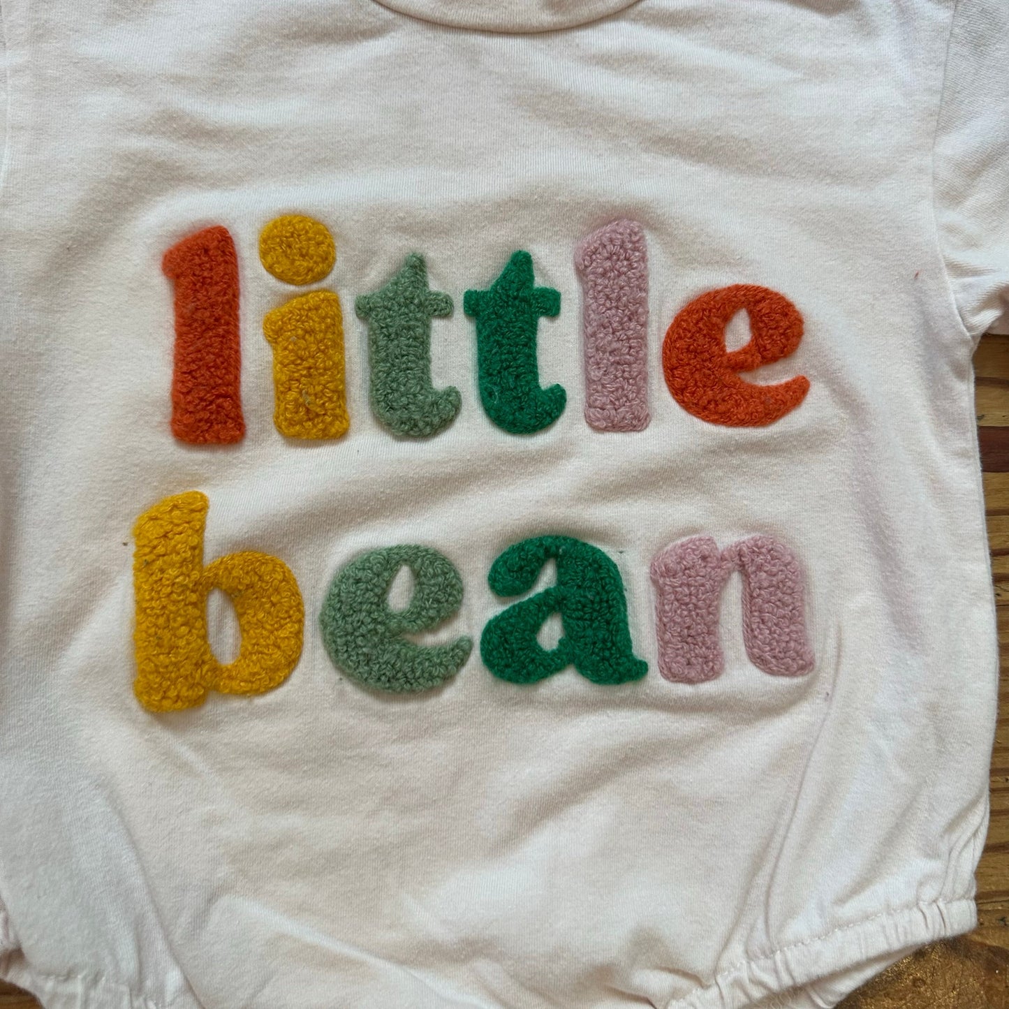 Shein cream Little Bean textured letter short sleeve bodysuit SIZE 12-18M