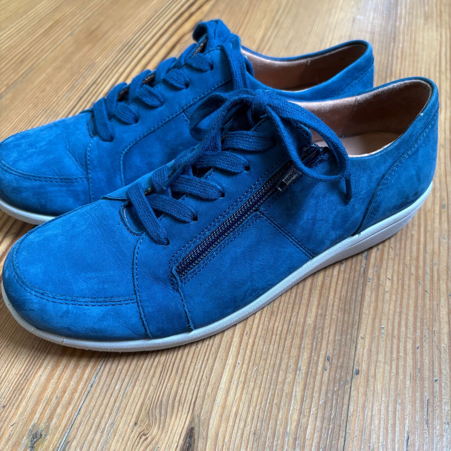 Vionic Abigail blue suede white sole orthotic zipper side sneaker SIZE 8.5