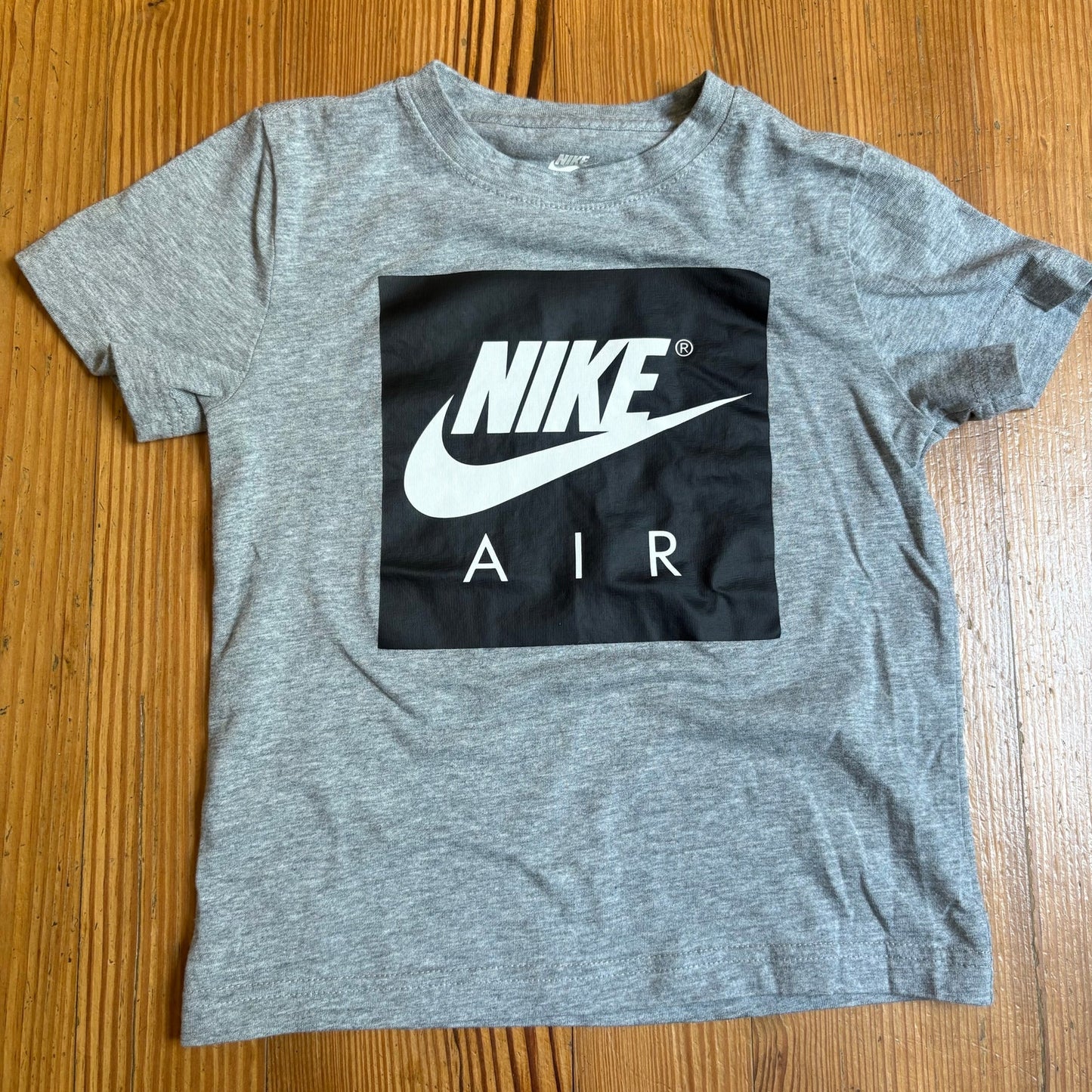 Nike Air light gray black graphic cotton short sleeve shirt SIZE 6