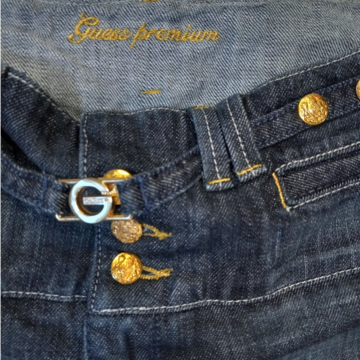 Guess y2k dark wash denim mid rise belted capri jeans SIZE 30