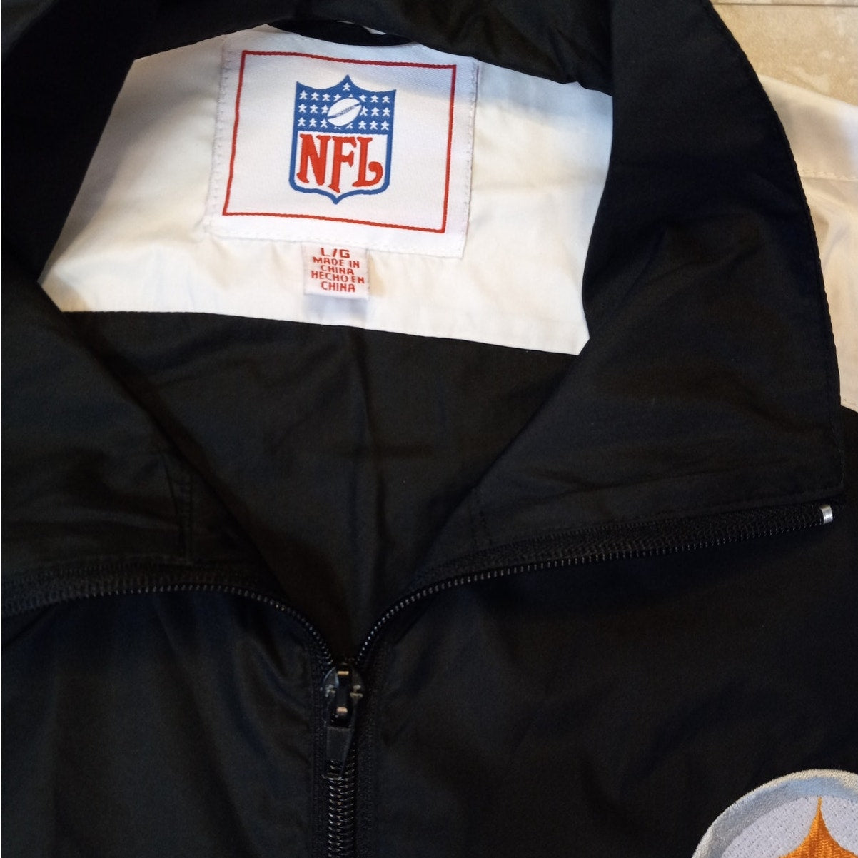 NFL Pittsburg Steelers black white full zip windbreaker jacket SIZE L