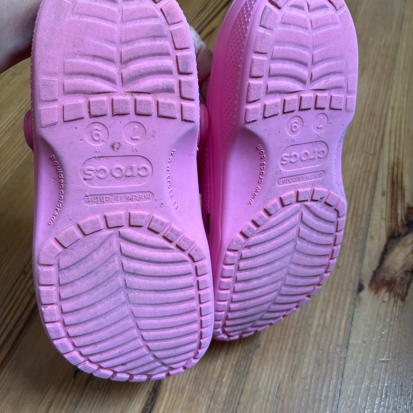 Crocs unisex pink classic slip on clog shoe SIZE M7 W9
