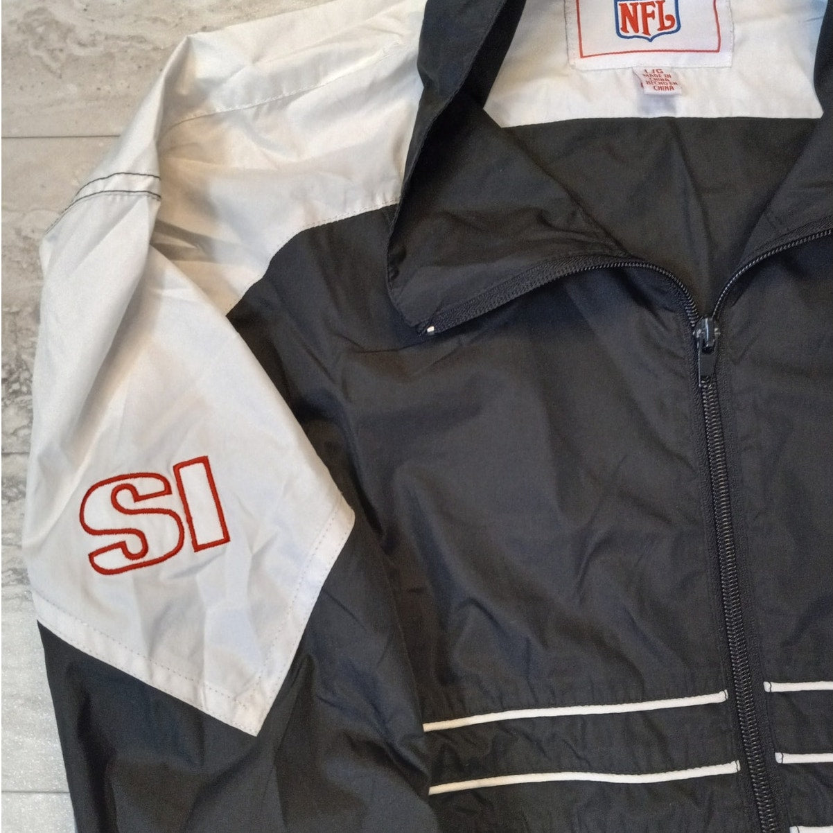 NFL Pittsburg Steelers black white full zip windbreaker jacket SIZE L