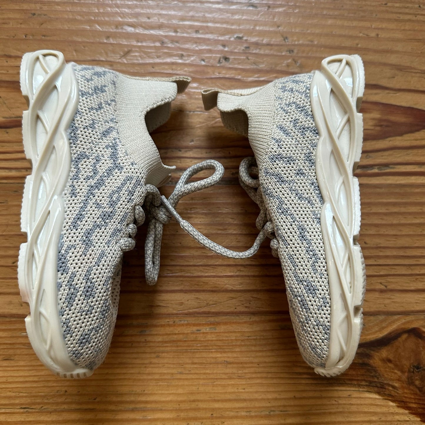 NWOT Toddler gray cream lightweight breathable lace sneakers SIZE 7