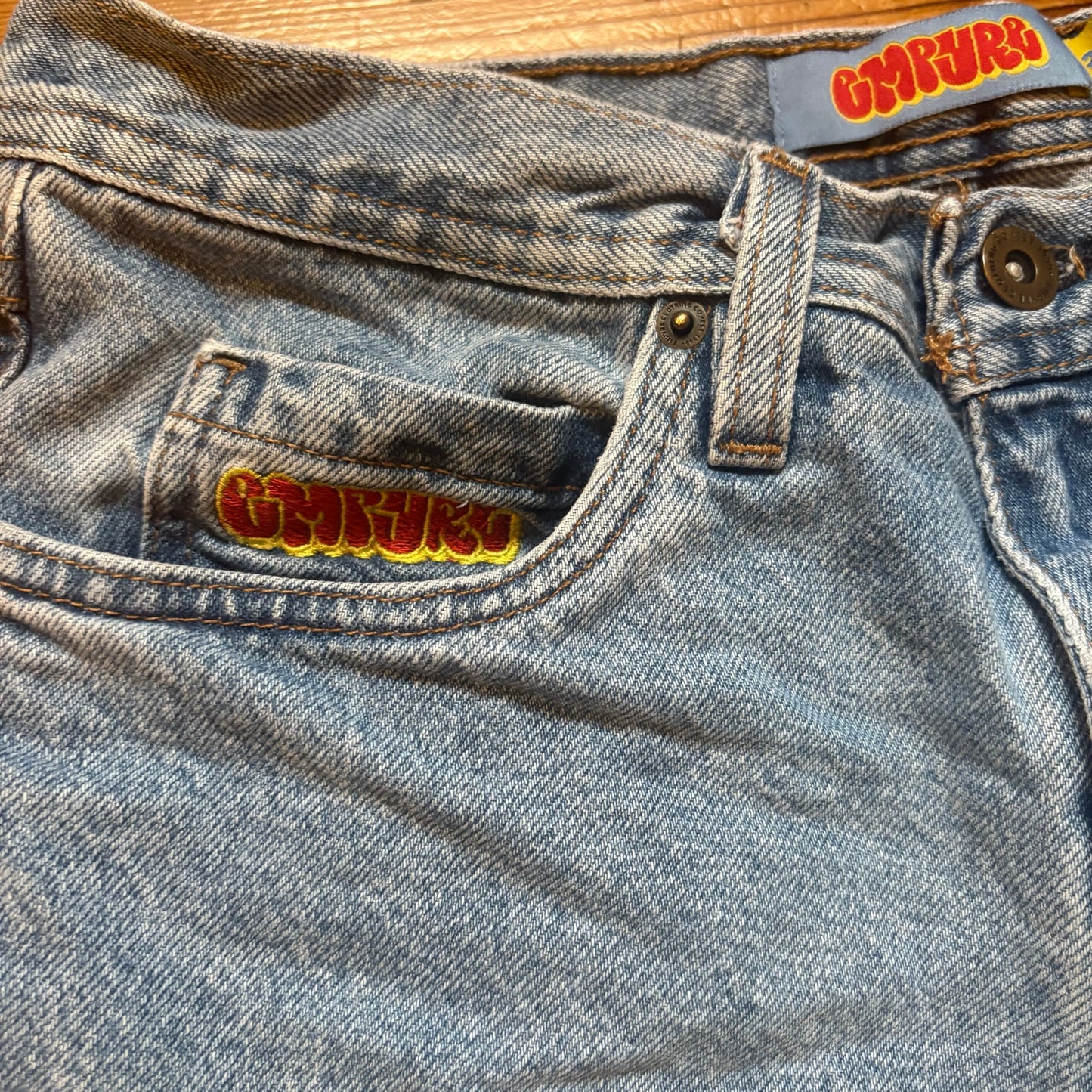 Empyre relaxed fit light wash 90s long inseam jean shorts SIZE 28