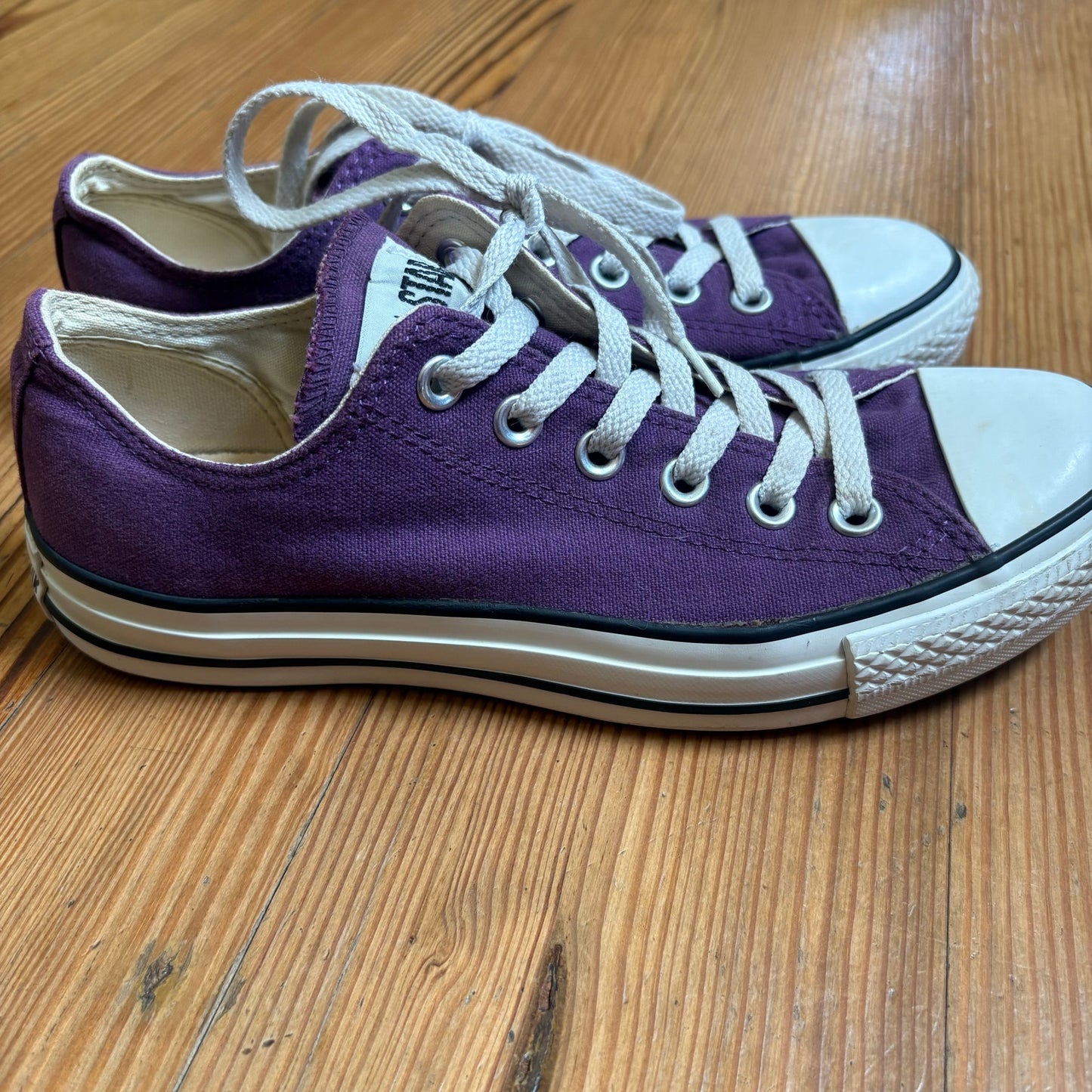 Converse All Star unisex purple low top lace up sneakers SIZE M6, W8