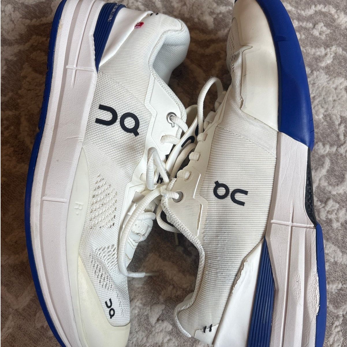 On Cloud The Roger Pro white blue accent tennis sneakers SIZE 10.5