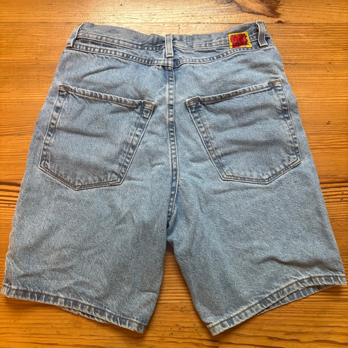 Empyre relaxed fit light wash 90s long inseam jean shorts SIZE 28