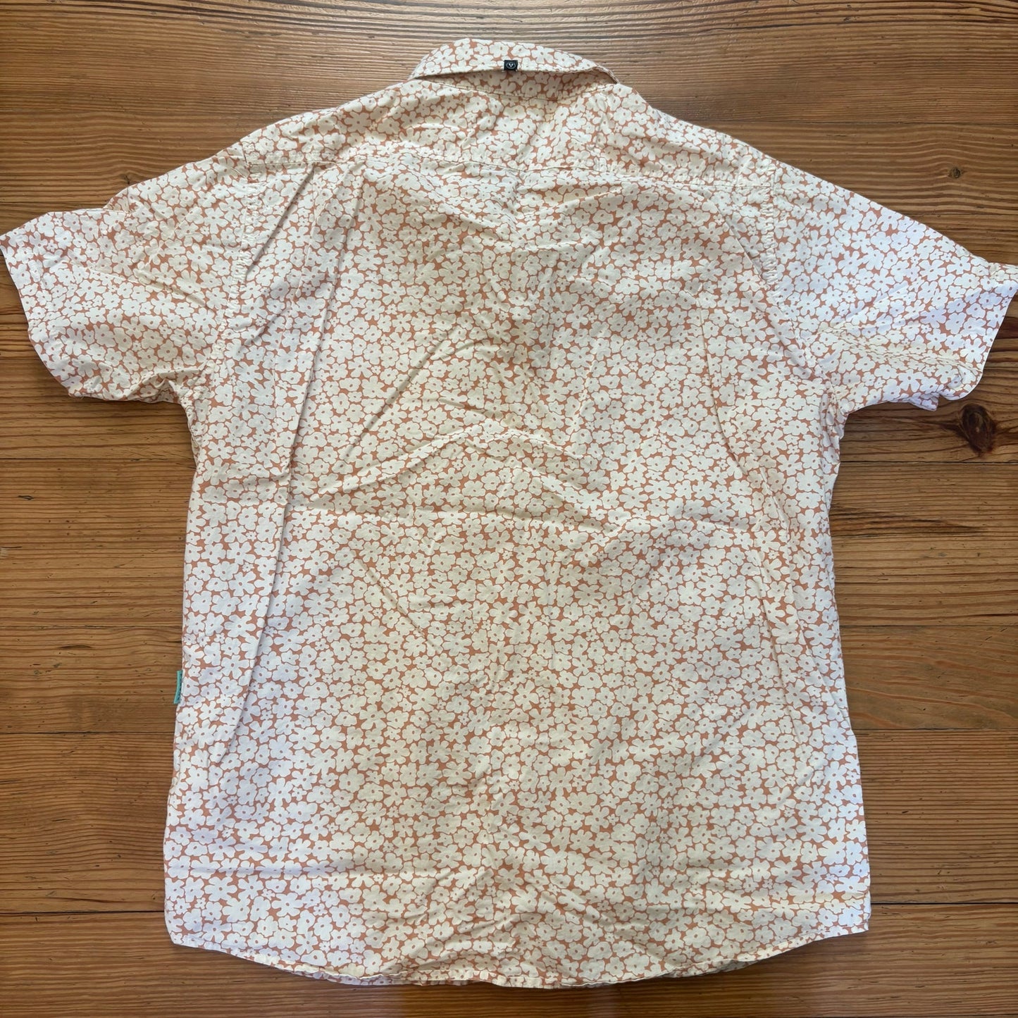 Vissla tan floral short sleeve cotton button up shirt SIZE M