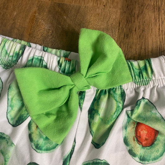 Boutique white green avocado ruffle bow pull on shorts SIZE 7