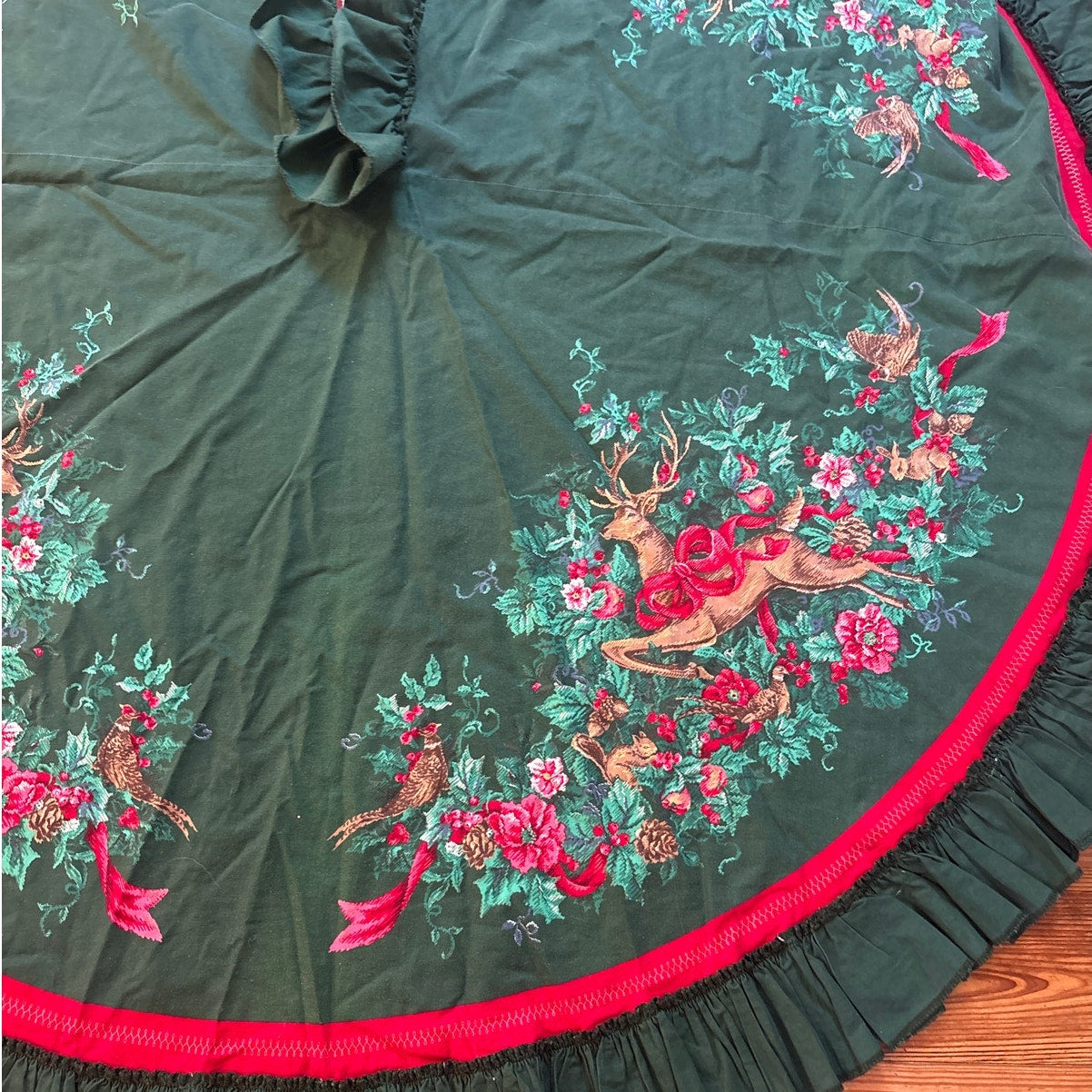 Vintage Christmas green ruffle reindeer floral tree skirt