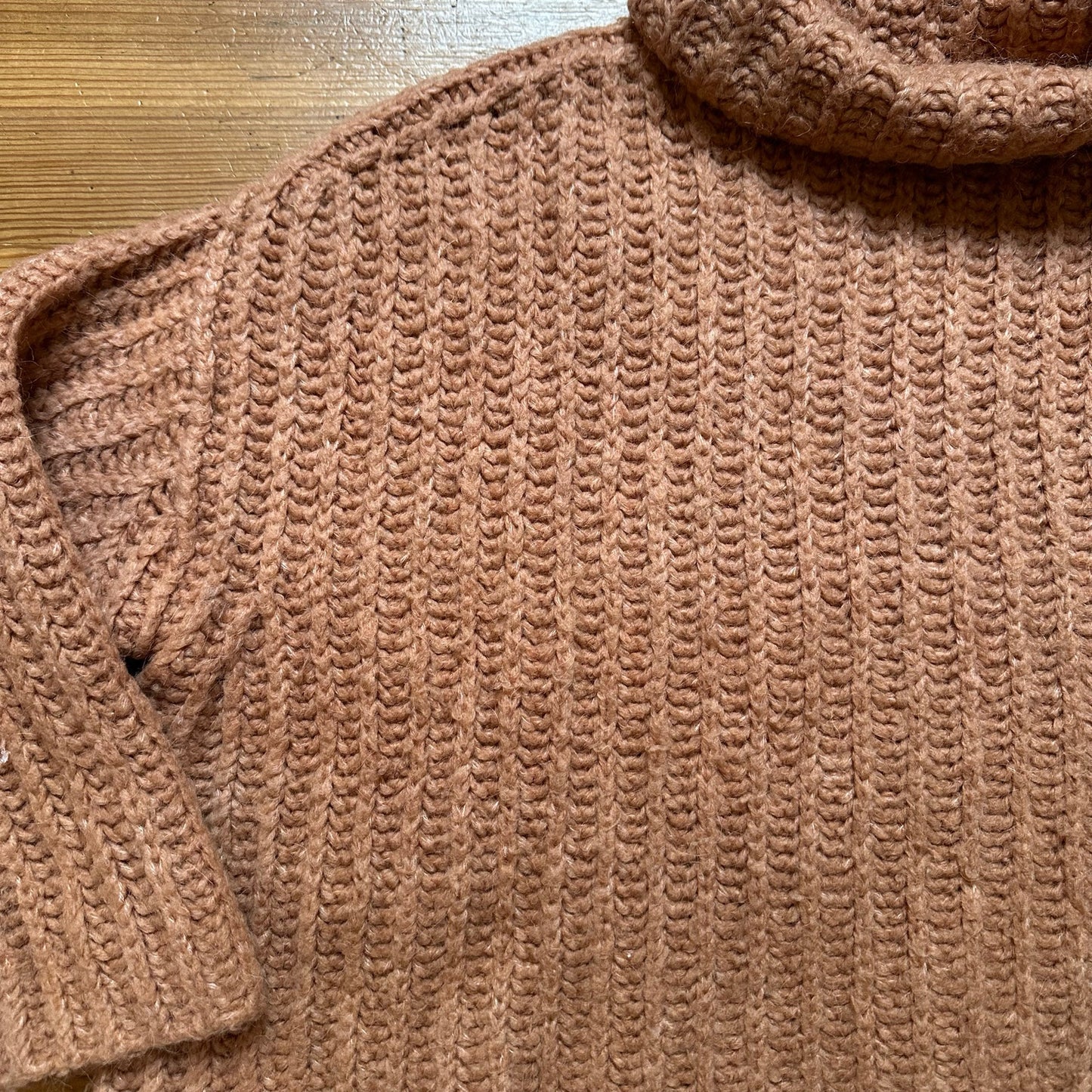 Free People pink wool blend oversized fluffy turtleneck cropped sweater SIZE XS