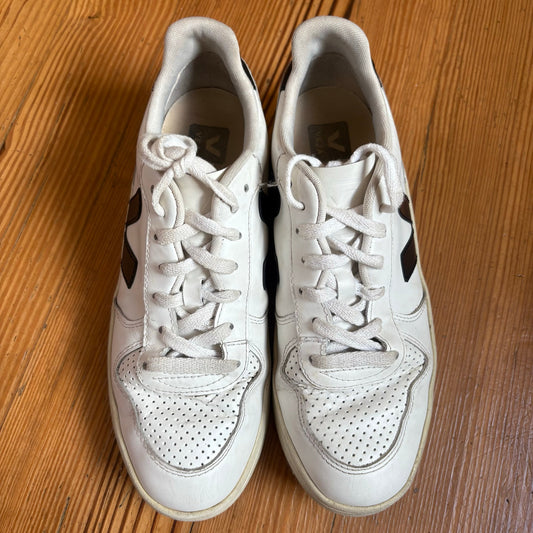 VEJA white leather black accents low top mens lace sneakers SIZE 9