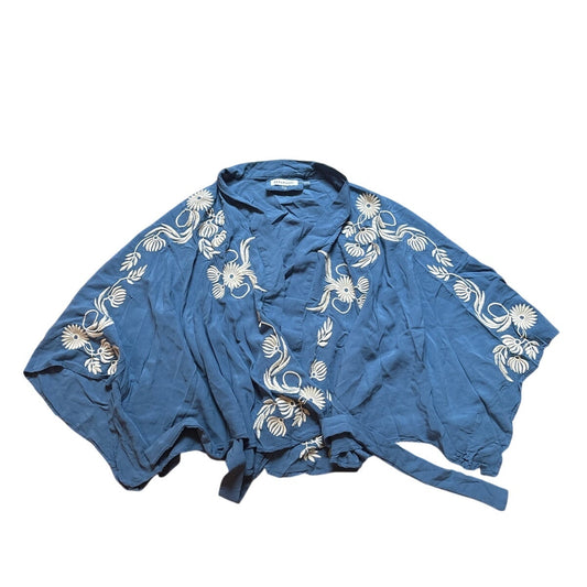 Paparazzi blue white floral embroidered wrap cape shirt SIZE L/XL
